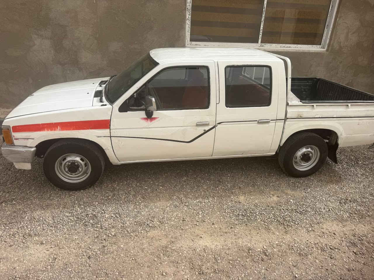 سلام عليكم نيسان بيكم موديل ٩٢ مكينه وكير ونجي جدد كير اوتماتيك رقم بصره سنويه مجدده لل٢٩ صاعده هزه حداديه جديده تخم تايرات جدد 
السعر ٤٥ بيه مجال بسيط.     مكان البصره 
اتصل ***********     بيع فقط
