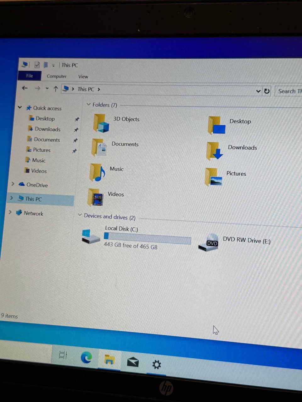للبيع: لابتوب الأداء القوي HP ZBook 17 G1 - محطة عمل متنقلة
إذا كنت تبحث عن جهاز قوي للاستخدام المكتبي، البرمجة، برامج الهندسة , الطباعة , الالعاب البسيطة أو التصميم بميزانية اقتصادية، فهذا الجهاز هو الخيار المثالي.
المواصفات الفنية:
 المعالج: Intel Core i7-4800MQ (معالج قوي وعالي الأداء).
 التخزين: هارد سريع جداً بسعة 512GB SSD .
 الشاشة: قياس 17 بوصة كبيرة ومريحة للعين ومناسبة للأعمال الهندسية والمكتبية.
 الحالة: الجهاز بحالة جيدة ويعمل بكفاءة.
منافذ التوصيل :
يتميز هذا الجهاز بأنه يحتوي على كافة المنافذ التي قد تحتاجها دون الحاجة لوصلات إضافية:
 عدد كبير من منافذ USB 3.0 فائقة السرعة.
 منفذ Thunderbolt ومنفذ DisplayPort.
 منفذ VGA لتوصيل الشاشات وأجهزة العرض القديمة والحديثة.
 قارئ بطاقات ذاكرة (SD Card Reader).
 منفذ SC (Smart Card).
 محرك أقراص ضوئية (DVD-RW).
 منافذ صوت منفصلة للسماعات والمايكروفون.
السعر المطلوب:
250,000 دينار عراقي.
ملاحظة: الجهاز مثالي لمن يبحث عن شاشة كبيرة وأداء مستقر بسعر اقتصادي.
للتواصل 
واتساب *********** 
او عن طريق الخاص عمارة, ميسان
