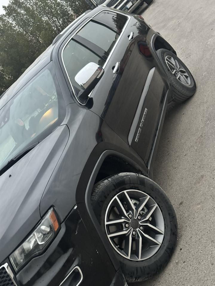 جيب شيروكي لمتد 2021 للبيع
محرك V6
قير أوتوماتيك
دفع رباعي
جلد + شاشة + كاميرا
فتحة سقف
حساسات أمامي/خلفي 

السعر 265

***********
