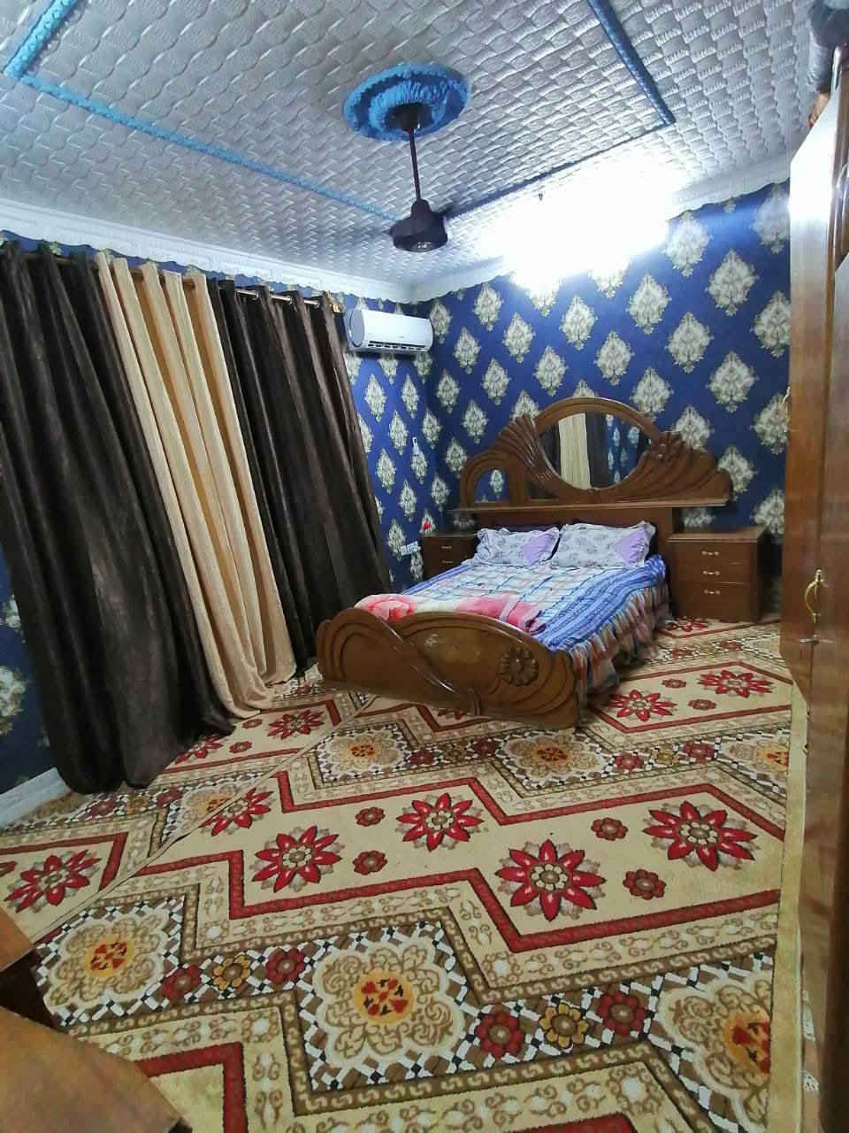 بيت مساحه 650 متر منطقه بوب شام قريه 
بنائه 200 متر جديد 
السعر 135 بي مجال 
رقم هاتف ***********
