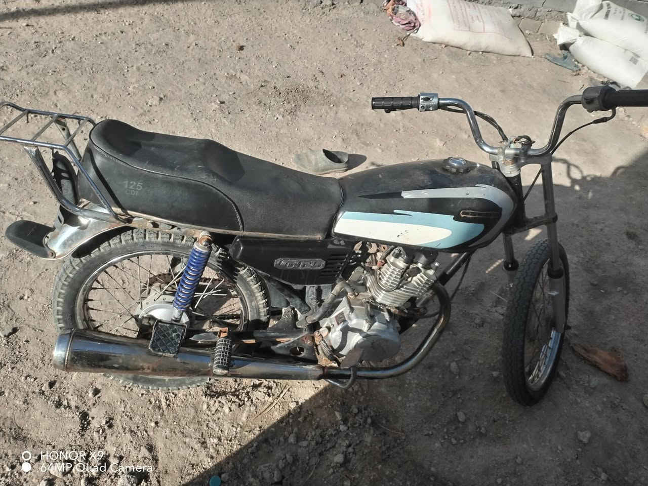 دراجه للبيع أدوات دارجه نضيفه لاتنقصي ولاتبخير متكفل عشاير 
 ﻤكان البصره قضاء المدينه السعر325وبيها مجال حك الجيه 
رقم الهاتف /***********
