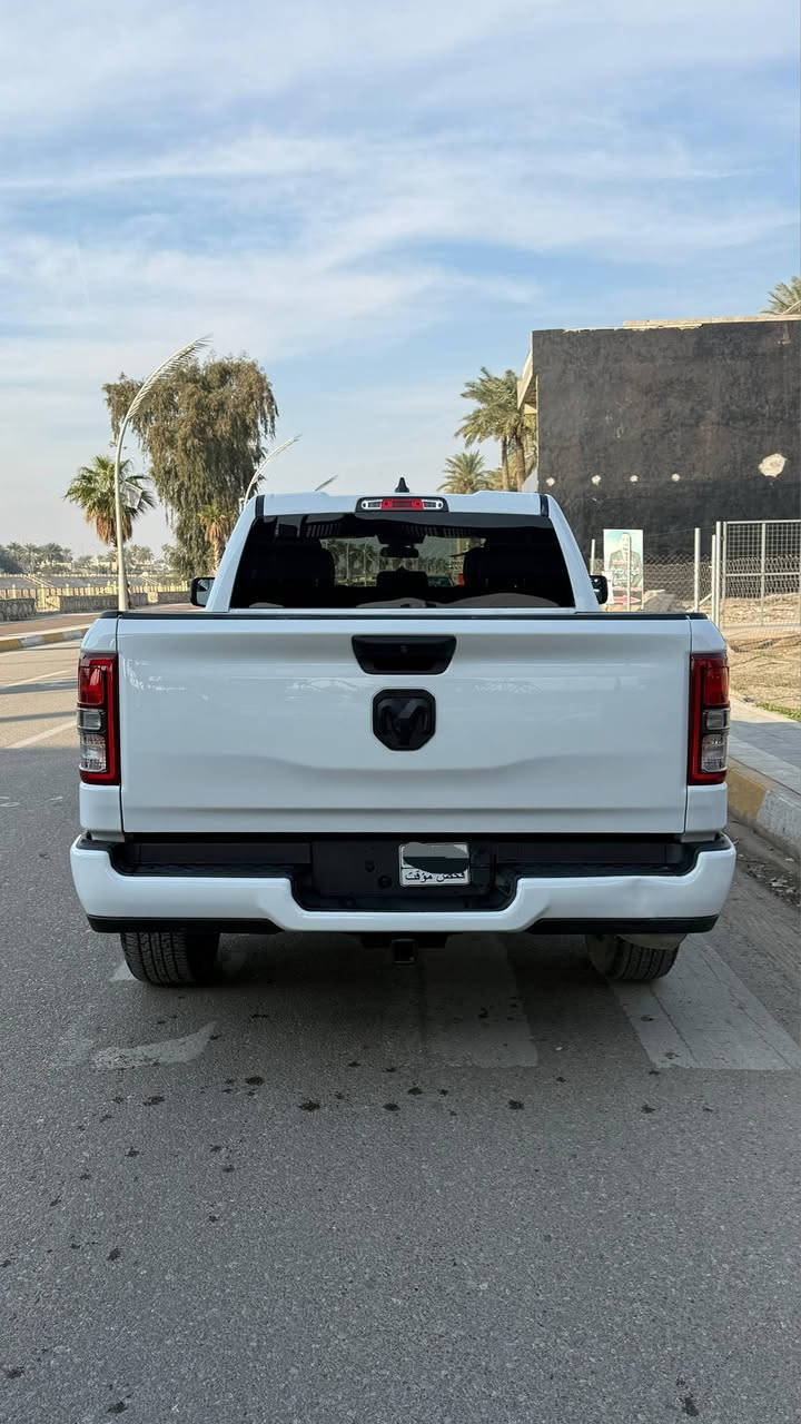 ‼️بيع مستعجل‼️

السلام عليكم 
رام Tradesman🤍🔥
الموديل:2023 4×4
وارد امريكي
رقم ديالى الدولي الجديد مميز بأسمي تحويل ثاني يوم
باب قصير بدي طويل 
المحرك: V6 3.6 
المواصفات: Tradesman 🤍
* شاشة صغيرة 
*مقاعد جلد 
*قطعتين تبريد 
*6 راكب 
* فورويل 
*كامرة خلفيه
Auto stop*
*سايد بريك كهربائي
*نظام السحب 
* نظام ال e-torque الكهرباء مساعد بتقليل صرف
* وباقي مواصفات الرام المعروفة

الصبغ: جاملغ وبنيد فقط
المكان: ديالى بعقوبة 
الرقم: ***********
