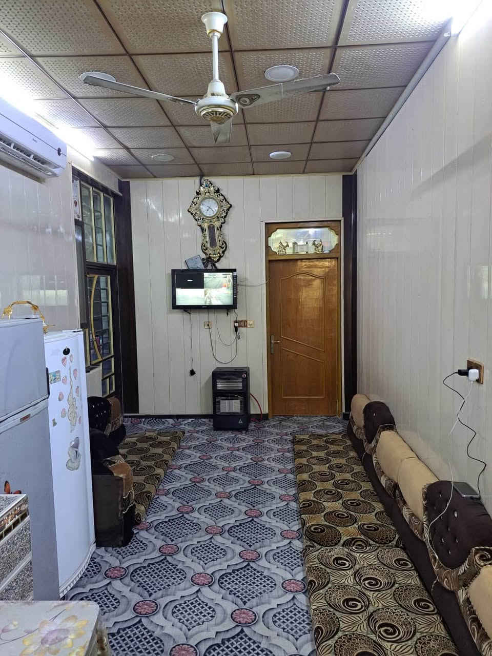 مشتمل للبيع عدد ٢ توأم مساحة كل واحد ١٠٥ متر يباع حسب الرغبه واحد او الاثنين في حي المهندسين يتكون كل مشتمل من
استقبال
صاله
مطبخ
غرفة نوم
صحيات خارجيه وذاخليه
الطايق الثاني
غرفة نوم 
صاله 
البيع نقدآ
على من يرغب بالشراء زيارتنا الى مكتبنا او الاتصال على الارقام المثبته
***********
***********
*********** وات ساب
