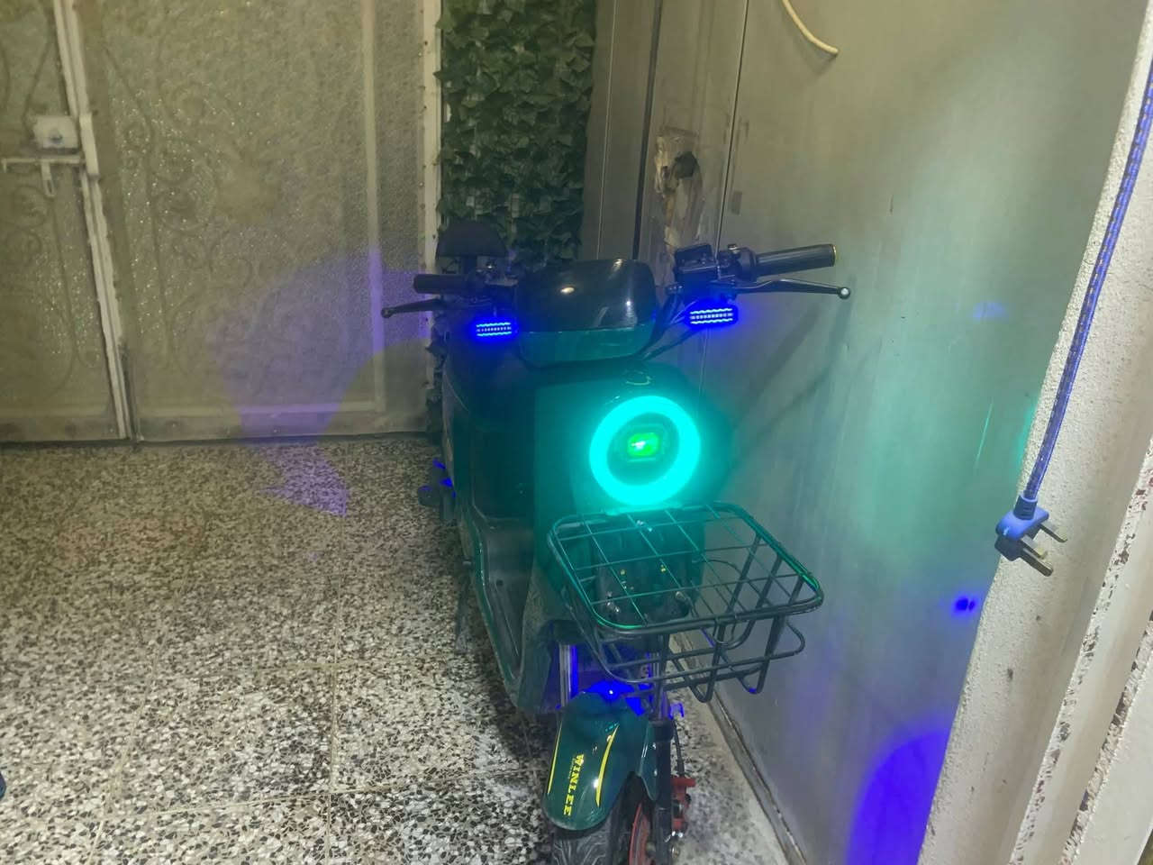 السلام عليكم
دراجه شحن آر 9

موديل 2026

بطاريات 5

دكس امامي خلفي 

لد امامي خلفي عالي ناصي 

دراجه جديده 

مكان بغداد

السعر 450وبيها مجال

للاستفسار ***********
