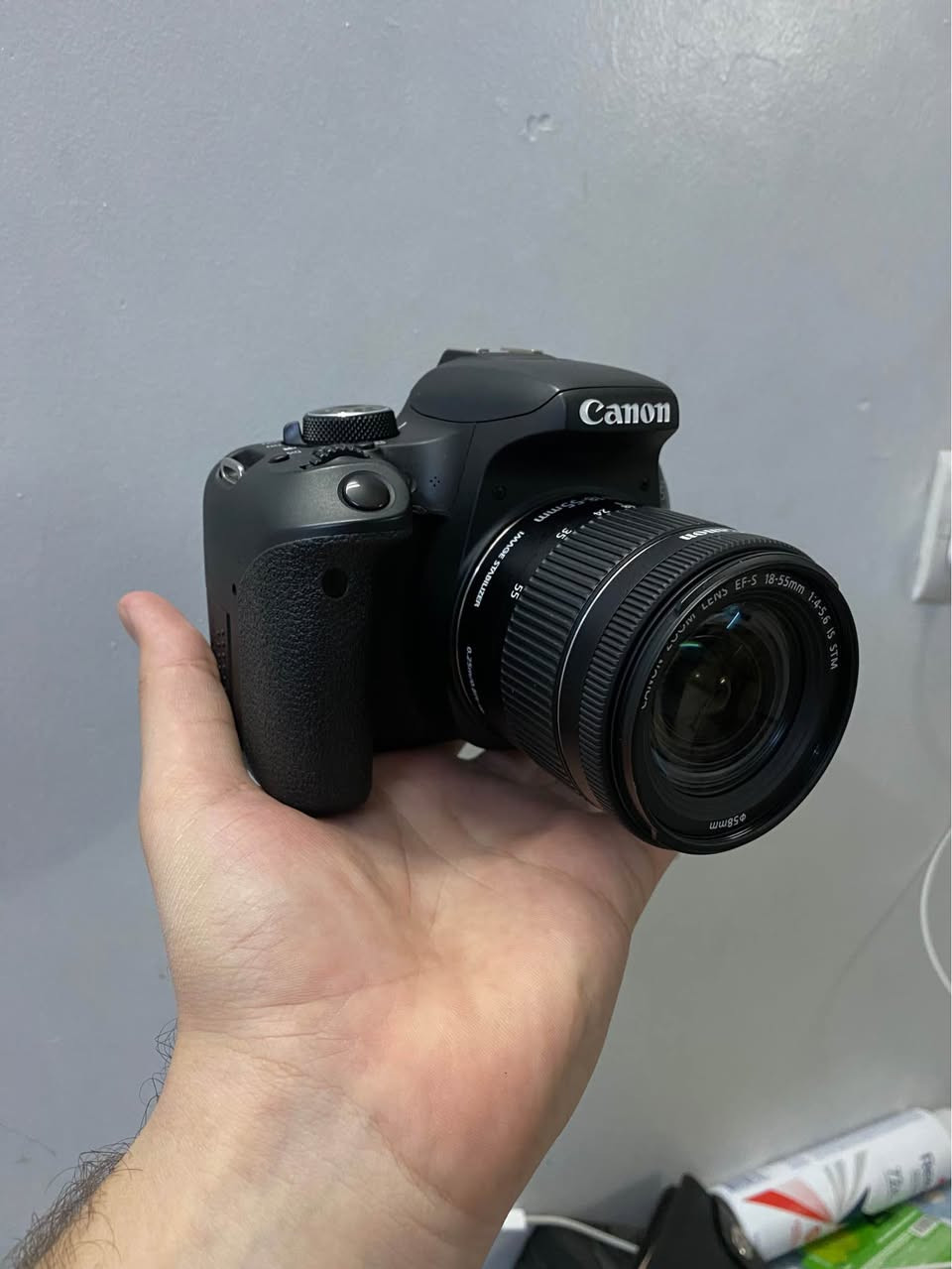 للبيع كامرا كانون 800D الحديثة شاشة لمس قلاب واي فاي +بلوتوث نضافه 100% كارتونه 
            دقه وسلاسه وسرعه✨
ملحقات 
عدسة 18-55 استبلايزر مانع اهتزاز الحديثه
شاحنة 
بطاريه 
حزام 
كارتونه
السعر 600 الف وبي مجال 
مكان بغداد البنوك 
لايوجد توصيل بغداد, العراق


**إذا كنت صاحب هذا الإعلان وتريد حذفه لأي سبب، رجاءا أرسل رسالة إلى الدعم الفني**