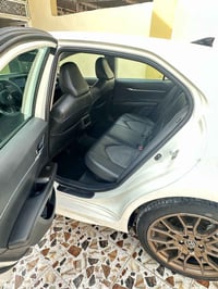 كامري 2023 أبيض   الضرر جاملغ  فقط بدون دواخل   بدون ايرباكات   السيار...