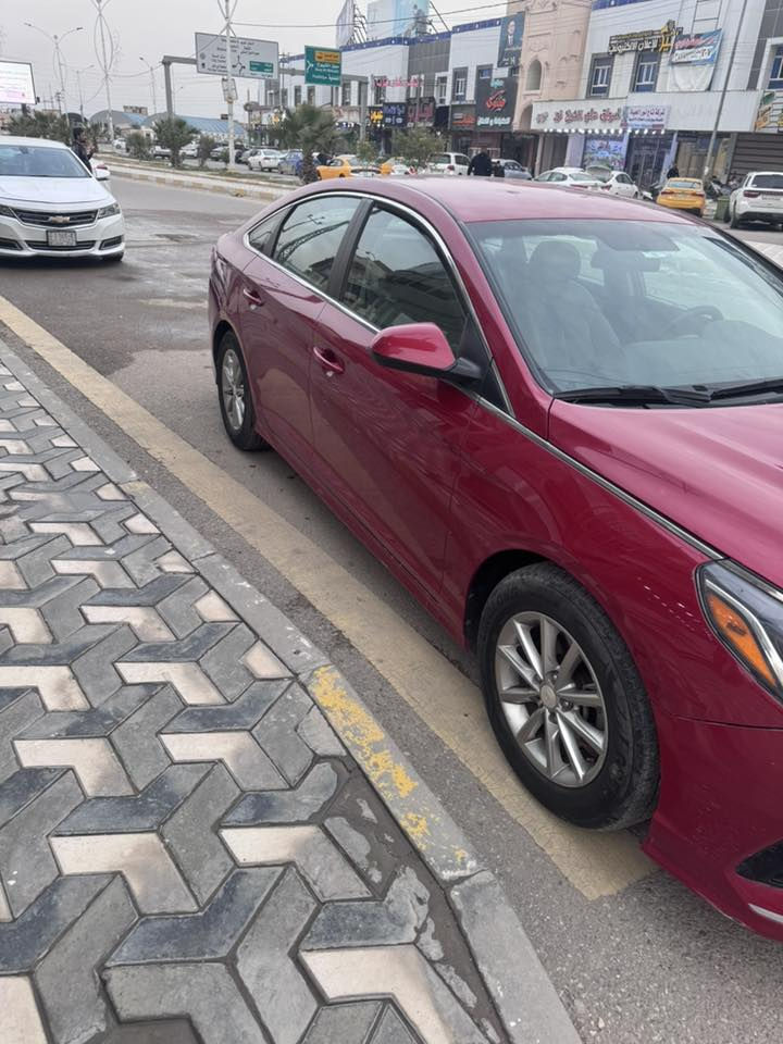 السلام عليكم 
سوناتا 2018
بدون تبديل صبغ بنيد فقط بدون دواخل
شاشه 
كامره 
تحكمات 
رقم دولي ذي قار الجديد مداور ثاني يوم
سعر 125 
عنوان ناصريه مركز 
***********
