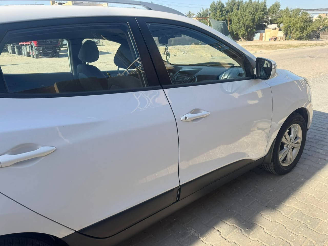 السلام عليكم ورحمة الله 
توكسان ١٣ خليجي محرك دوش ٢٠٠٠ مكفولة بلا حادث ولا صبغ 
للبيع فقط السعر ١٤٣
مكان السيارة النجف 
للتواصل الاتصال وتساب 
غير موجود على الماسنجر
***********
