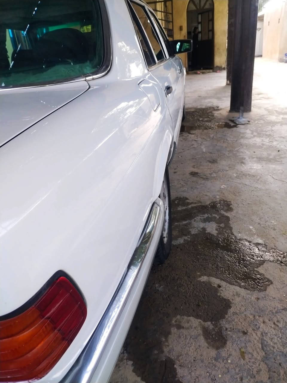 السلام عليكم ورحمة الله وبركاته عدي مارسيدس جامبو 560 موديل 1985  محور بطة 3000 ديلكو سيارة خير من الله مشتغل بيها بأيدي صدر امامي جديد نفض تايرات جدد كير محرك مكفول سلايد شغال تبريد فول سيارة ما بيها اي نقص مال جناي مكانها بغداد جسر ديالى رقم انكليزي انبار باسمي  هزة لل2027 سعر 55 وبيها مجال للطيبين وللمعلومات اكثر الإتصال على الرقم ***********
