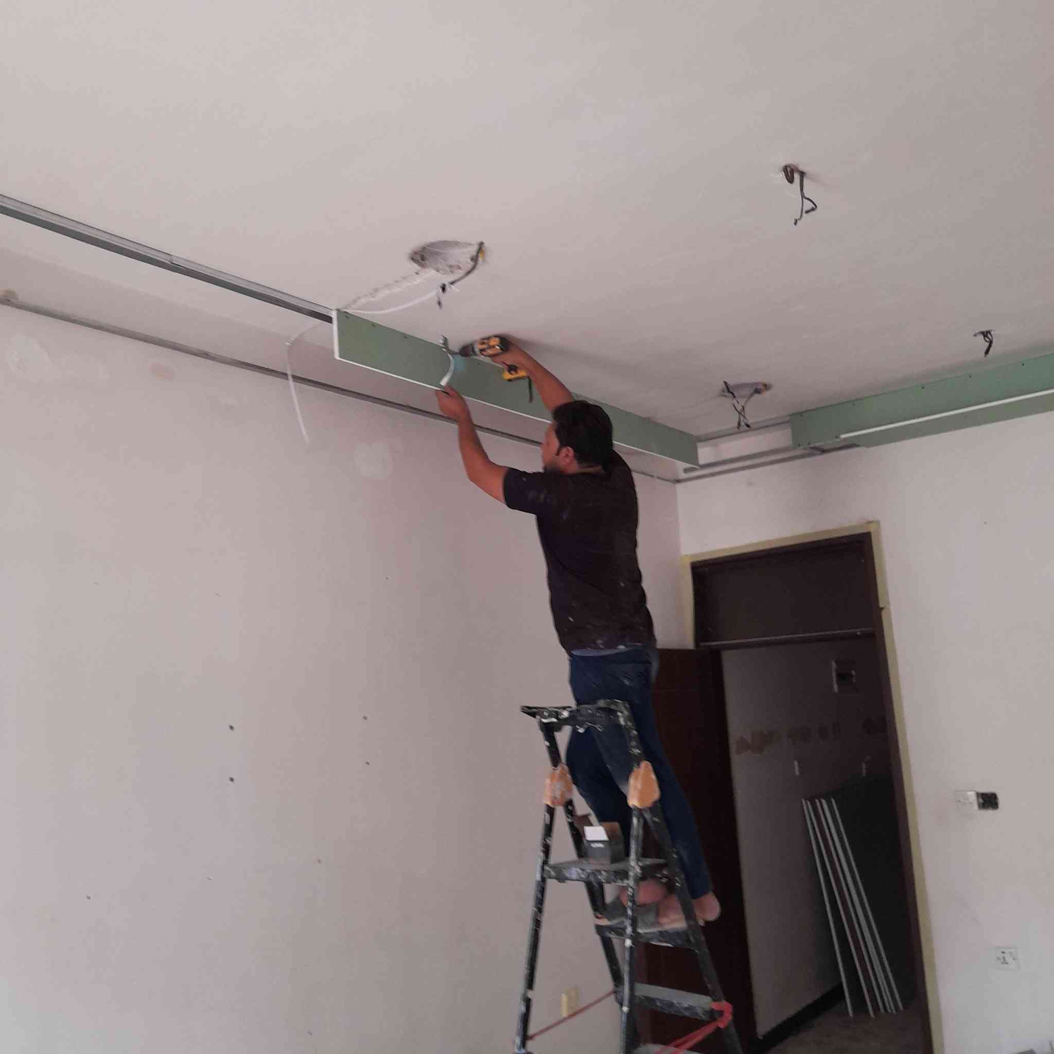 مكتب الأخوين لعمل جميع أنواع الديكورات والاصباغ *********** شكرا ادمن
