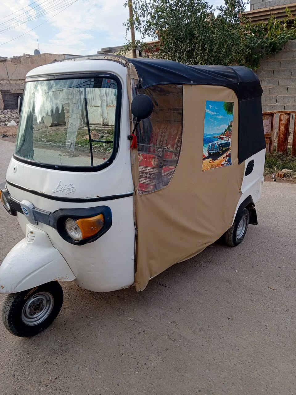 السلام عليكم تكتك بياجو موديل 18 محوره محرك تي في اس موديل 25 تكتك نضيفه كلش اوراق  كامله وصل معرض بيها السعر 2500 وبيها مجال ***********
