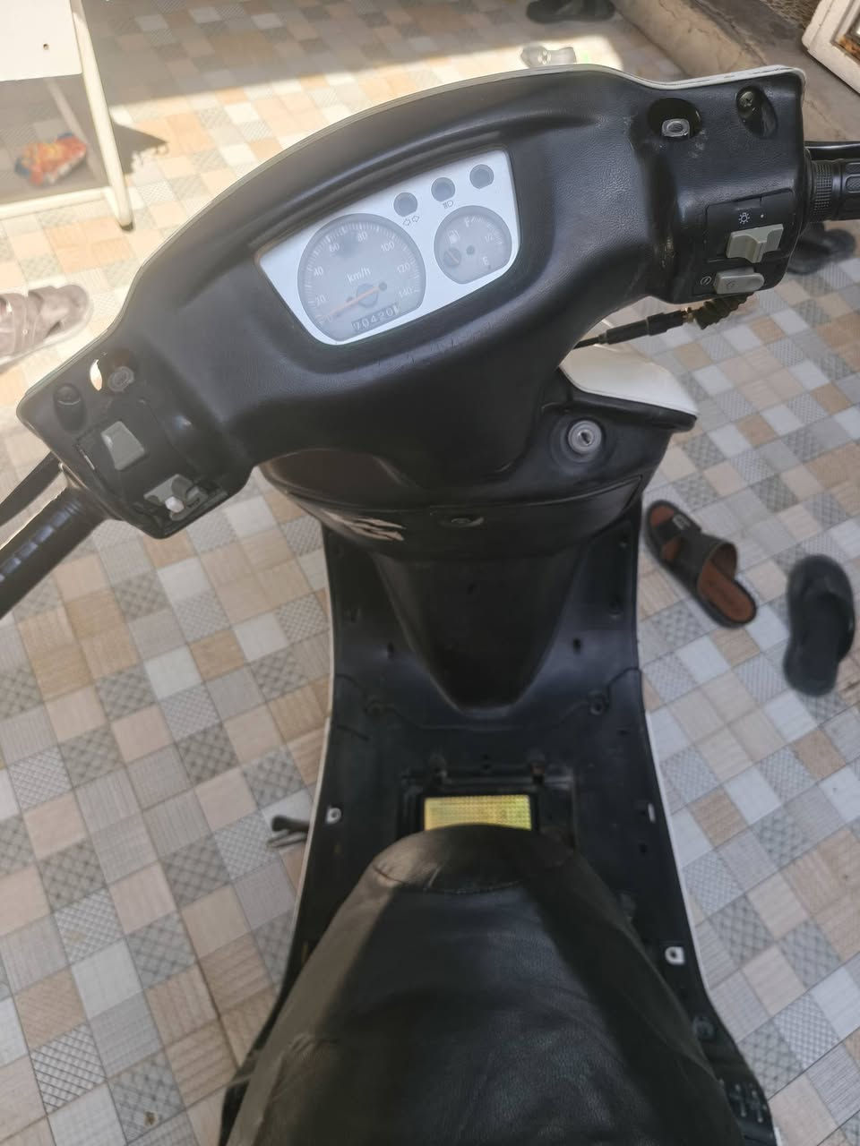 السلام عليكم دراجه فراشه للبيع
الدراجه نضيفه مثل ما واضح بل صوره محرك نضيف لا ينقص ولا يبخر من اشتريته لليوم  ما مبدل بي شيء غير الدهن فقط بيها صوت بل صالنصه طاكه لو كعكعه الباقي كله مكفول هورن لايت عالي ناصي زنون ما عايزه شيء الدراجه بس الصالصنه بيها صوت 
رايدها ب 275 علمود الزيارة اريد ابيعها لا تكسرون بسعرها بل سوك اغلى من هيج 
واتساب 
***********
