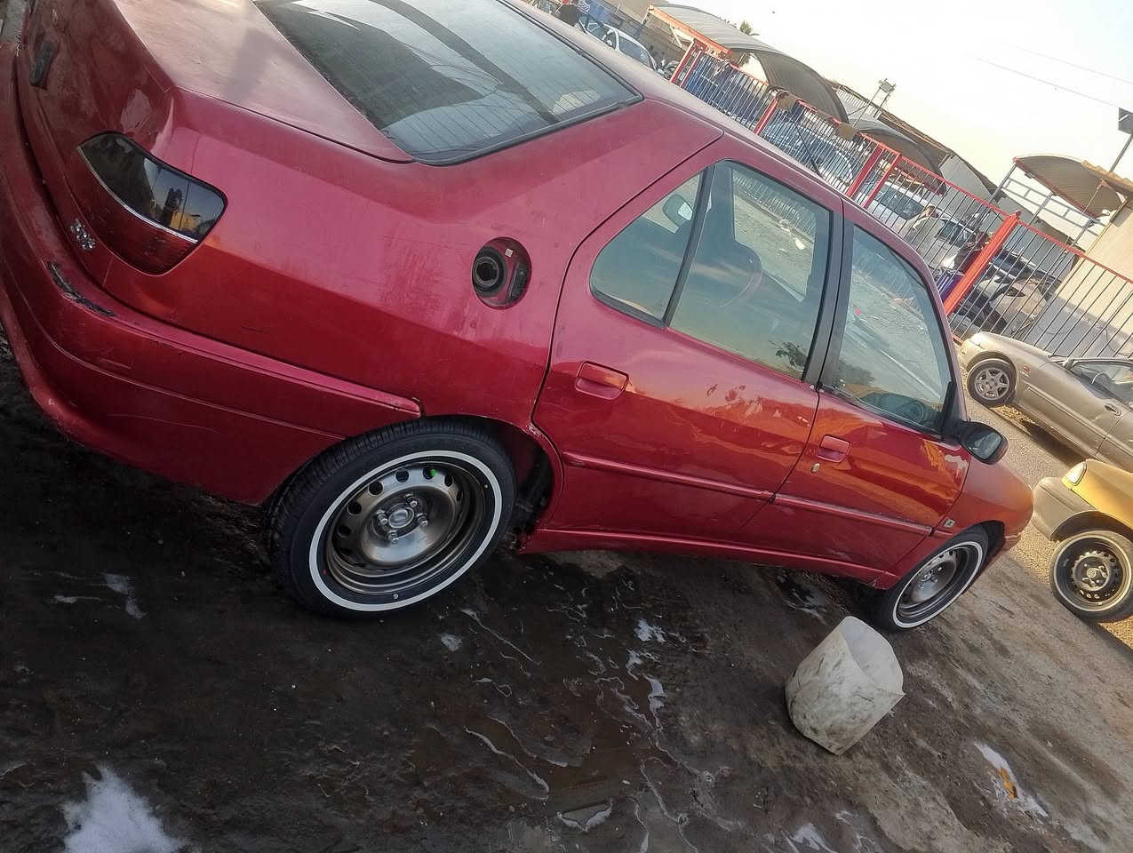 السلام عليكم بيجو 306محرك وكير جدد حاويه صار شهر من شادهن من شيخ فلاح  كلج جديد اصلي فاليو صدر نفض كله جديد امامي خلفي مشط وباور بدلت جديد تخم تاير ويل جدد صار يومين من شديتهن غرفه حلوة كلشي بيهة يشتغل نافضهة نقص تبريد من بدلت المحرك طكت صوندة واني اسوي اني ابو تبريد  السعر اب 35بيهة مجال شي بصيط موبايل ***********
