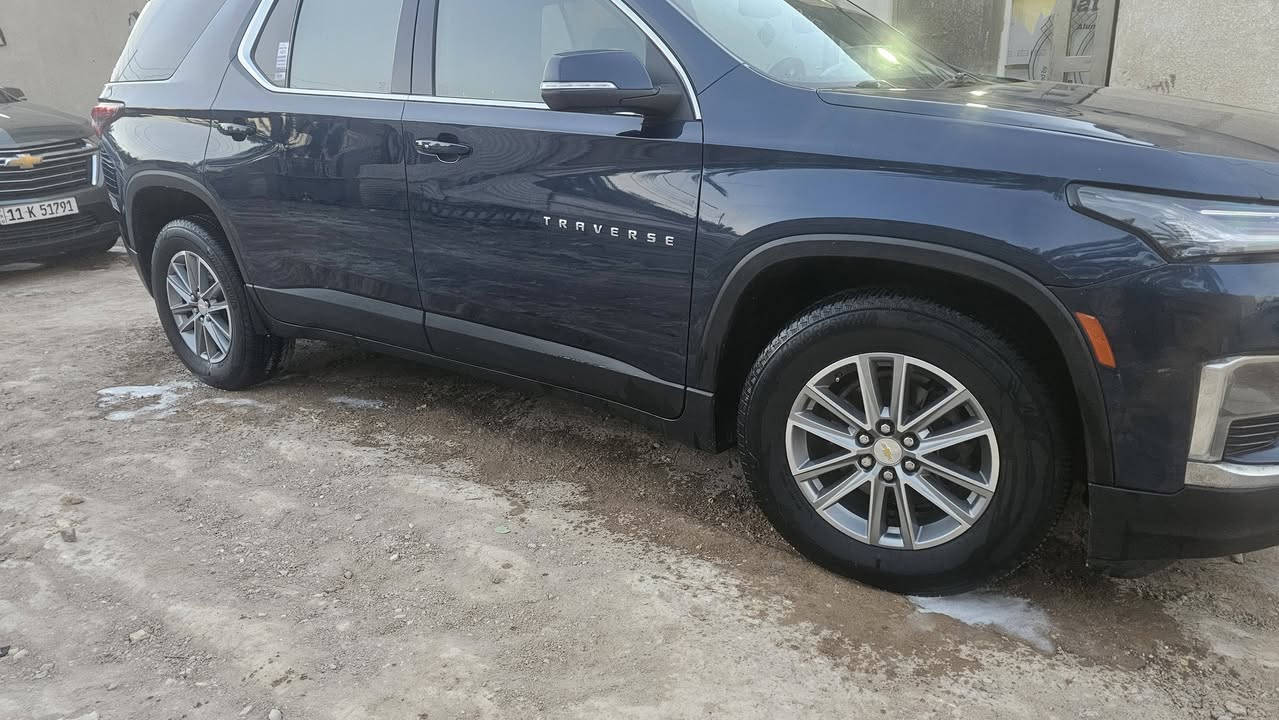 السلام عليكم ترافرس موديل 23
مواصفات Lt2  معروفة 
مفتاح التشغيل بصمة وتشغيل عن بعد 
3 قطع تبريد 
5 بصمات ابواب 
صندوق كهرباء 
كشانات الامامية كهرباء 
تدفئة بالكشنات 
تدفئة مقود 
سايد بريك بصمة 
شاحن موبايل واير ليس 
مخارج UBS
رادار امامي + تحديد مسار 
رادار جانبي نظام النقاط العمياء 
اشارة بالمرآة 
شاشة قاصة تدعم نظام الاندروي
كشافات امامية زنون 
حجم الاطارات 18 انج ويل كب 
حجم المحرك 6 سلندر  3600 
ناقل الحركة 9 نمر 
عداد المسافات الحالي ٦٥ كيلو متر 
السيارة رقم بغداد الجديد انكليزي 
الضرر البنيد فقط ما مبدل نفسه  
ايرباك كشن  الستيرن طاك 
عنوان  الناصرية  رقم الهاتف *********** بي وتساب
صور السونار
