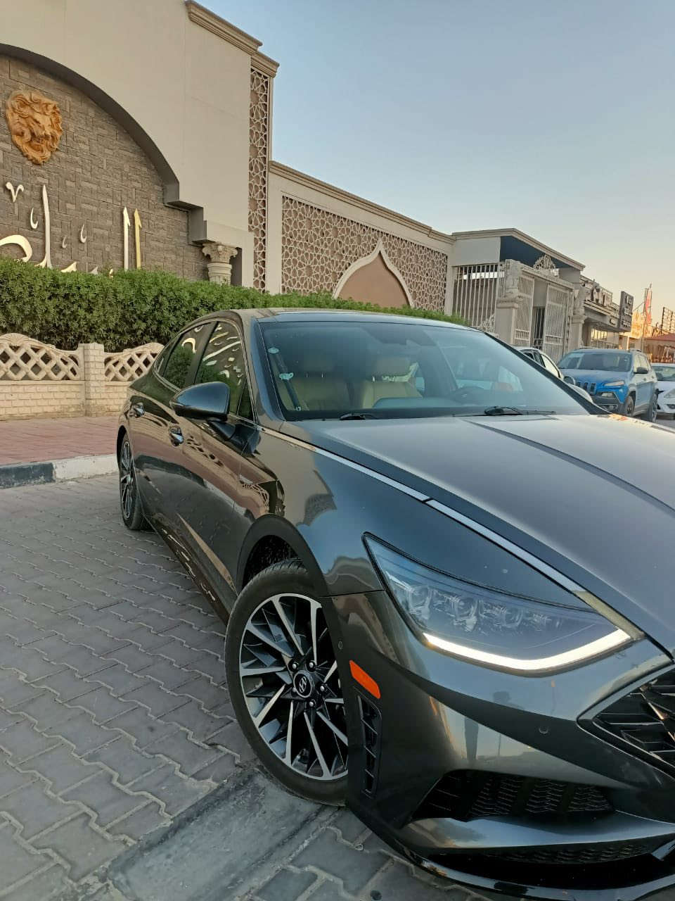 ‎سوناتا 2023 لمتد  فول مواصفات اعلى فئه
‎ضررها بسيط جدا 
تبديل البنيد نفس اللون فقط بدون ايرباك ولا لغود ولا شواصي 
‎حجم المحرك 1.6 تيربو 
‎مواصفاتها :
‎🔹نظام رؤية محيطية 360  مكون من 4 كاميرات . 

‎🔹نظام كاميرات تعمل مع الاشارة تضهر شاشة عداد السرعه  

‎🔹نظام نقط عمياء و تنبية 

‎🔹نضام توقف تلقائي عند الرجوع

‎🔹شحن هاتف لاسلكي

‎🔹نظام المفتاح الذكي ( السياره تتقدم و ترجع بالسويج )  والتشغيل عن بعد

‎🔹نظام اوتو بارك ( السياره تطبگ وحدها ) 

‎ 🔹شاشة كبيرة قياس 10.3 لمس  وشاشة العداد 12.3 انش
‎🔹نظام قيادة  شبه ذاتية

‎نظام تفادي الاصطدامات الأمامية من خلال رصد المشاة .

‎🔹نظام الخروج الآمن عند فتح أبواب السيارة من ترصد اقتراب سيارات أخرى

‎🔹نظام المحافظة على السمار مع توجيه اوتوماتيكي حتى سرعة 145 كم/س .

‎🔹بصمه تشغيل و ابواب 

‎🔹شاشة كاملة لعداد السائق ويتغير شكل العداد حسب المود sports مثلاً احمر و  normal ازرق

‎🔹نظام تثبيت السرعة الذكي (رادار)

‎🔹نظام إغلاق تلقائي للسيارة عند ابتعاد السائق للسيارة وهو يحمل المفتاح

‎🔹مقاعد امامية تدفاء  و تبريد و خزن ميموري

‎🔹حساسات امامية وخلفية

‎🔹شاحن  لاسلكي

‎🔹نظام ازالة الضباب و المطر تلقائي عن الزجاج الامامي

‎🔹بانوراما 

‌‏ 🔹LED اضاءة داخليه

‎ 🔹زينون LED

‎🔹واخيراً السماعات (12 سماعة) 
Boss 

‎العنوان النجف
 
‎السعر 210مع المجال 

بيع او مراوس (سيراتو او النترا شرط النظافة موديل 2015)
 
الرقم:***********
