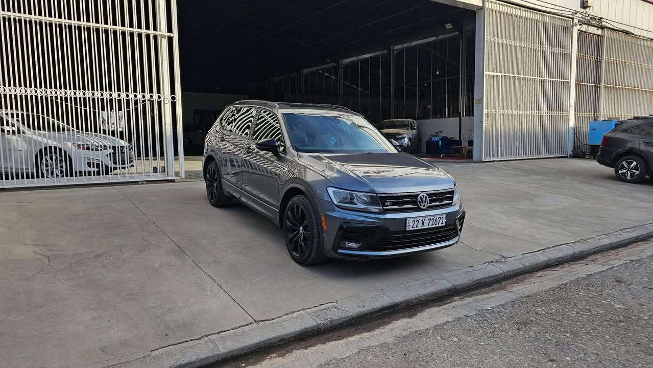 السلام عليكم 
Tigwan R-line se 2021
المسافة ٧٠ الف مايل
المواصفات ار لاين معروفة
حادثها باب خلف السكن يعني بجم والصندوق كبس والحادث بسيط ..
فول سيرفس مسويلة وهزة وفحص كله جديد
الموقع أربيل 
السعر ١٦٠ ورقة وبي مجال
*********** أربيل, العراق

