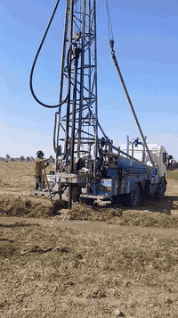 الحفر الابار بعمق 150 متر  الارتوازيه***********واتساب 
*********** واتساب 
 
مستعدون الحفر الابار وتعبرات الشوارع وتجفيف المنهولات نعمل في كافه محافضات العراق دقه في العمل وسرعه في الانجاز ونعمل تجفيف الارض الشركات الاهليه والحكوميه نعمل حفر الابار كاقه الاحجام ونعمل حفر يدوي والي
