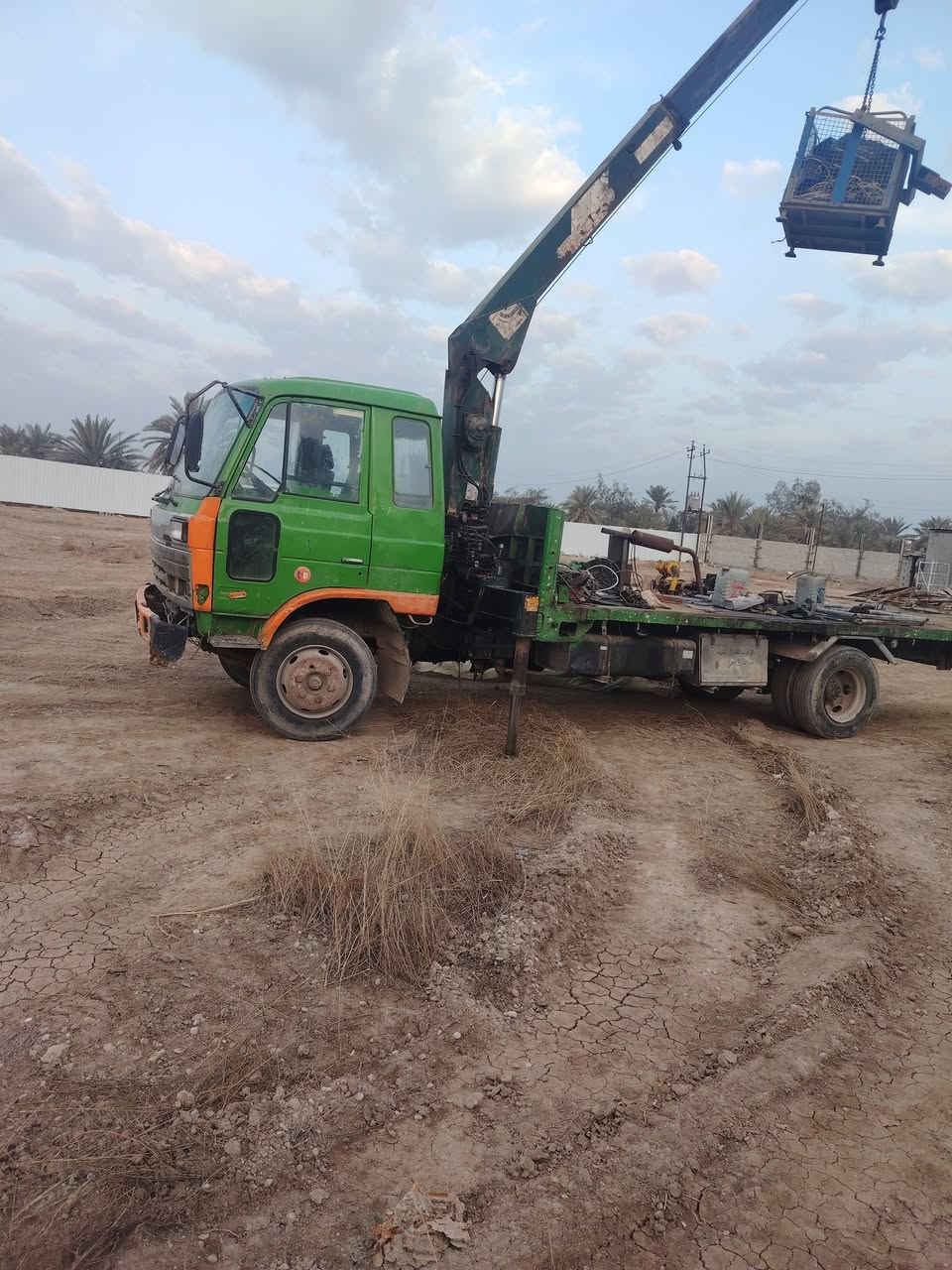 سلام عليكم سياره البيع نيسان ٦برغي رقم بغداد سعر 90بيه مجال ***********
