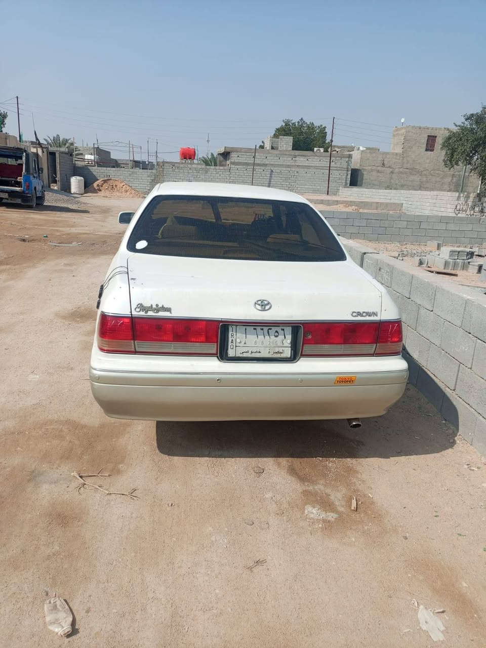 سلام وعليكم سياره للبيع مكينه ثنين ونص فيشه وحده  وكير جدد تخم تاير حداده بل كارتون عرابه جديده السياره 12 قرص اكرستال أصل
دواخل عسلي سياره مال جناي كهرباياتهه كله شغاله 
لعلم ابيع ومراوس عسب القناعه 
العنوان بصره الزبير  رقم ***********
