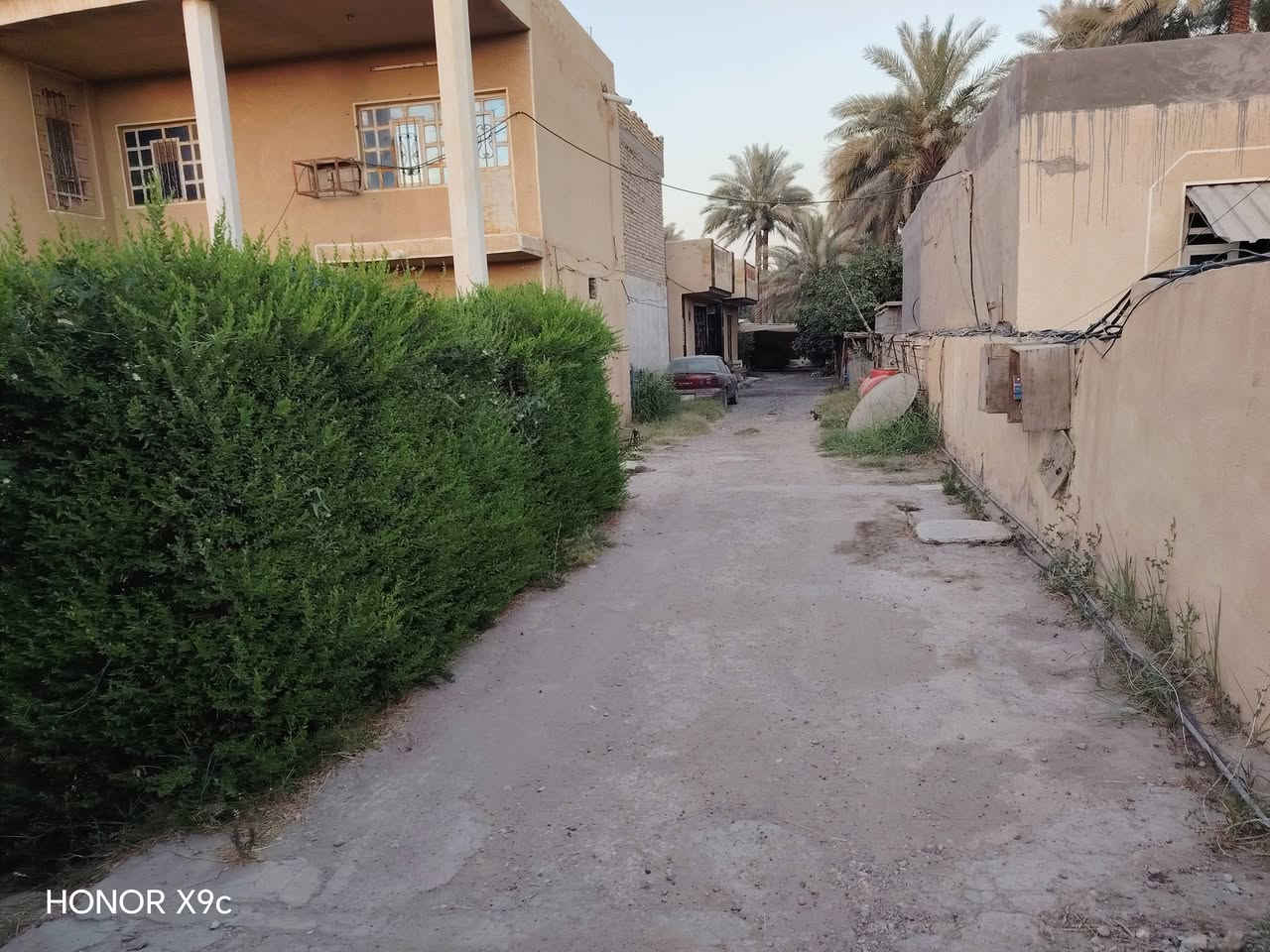 السلام عليكم للبيع #دونم_2500متر المكان بغداد الراشدية قرب البحيرة
#نوع العقار طابو ملك وأعيد سند 25 تحويل بسم المشتري

#الواجهة_20متر    #ونزال__١٢٥متر

#تحتوي على ٣بيوت بيتين بناء وبيت سندويج وكل الخدمات متوفره 

#الاتصال***********
