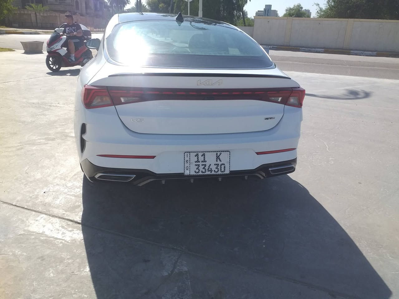 كي فايف k5 2023 لون ابيض بانوراما  فول مواصفات ترقيم جديد باسمي
رقم بغداد 
وارد امريكي 
جيتي لاين Gt-line
محرك 1600 تيربو
ماشيه 32 الف
فول مواصفات بانوراما
كشنات جلد اسود
رادارات توقف ذاتي نقطة عمياء 
شحن لاسلكي 
بصمة تشغيل 
4 انظمة قيادة كشن كهرباء مواصفات جيتي لاين المعروفه
صور الحادث مرفقة بالمنشور
السياره جاهزة وحلوه ماناقصها شي
مكاني بغداد  الكاظمية
السعر  160
 موبايل ***********  ابو طيبة
