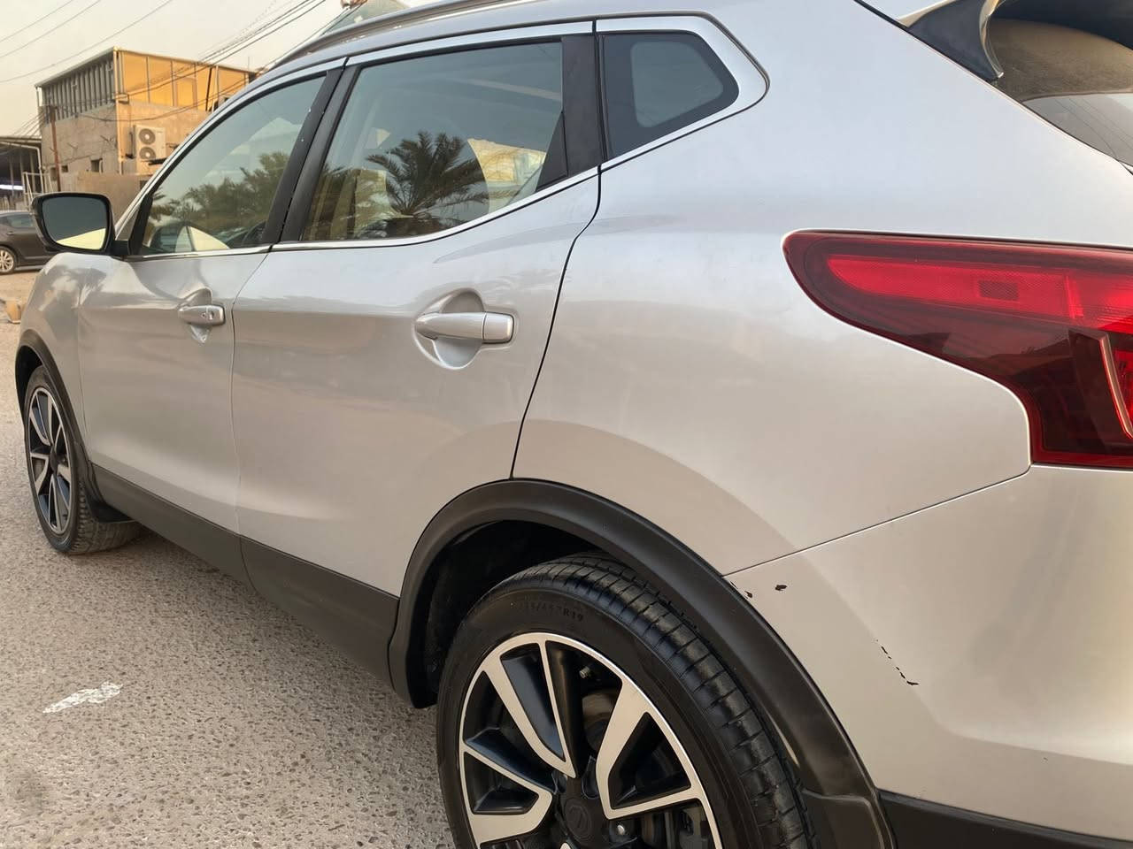 🚗 للبيع: نيسان روج سبورت موديل 2017
✨ المواصفات:  

- محرك 2000 سي سي  

- وارد (كلين) – حادث (باب السائق) داخل العراق  

- ماشي: 116,000 كم  

🔹 الميزات:  

- رادار تفاعلي + تحديد المسار  

- نظام النقطة العمياء  

- حساسات (كشنات) مع تدفئة  

- فتحة سقف (سلايد روف)  

- مقاعد كهربائية  

- إنارة LED خارجية  

- كاميرات أمامية وخلفية  

- رنكات رياضية قياس 19  

- مقاعد جلد ومخمل  

📍 السيارة بحالة جيدة وجاهزة للاستخدام  

📩 للاستفسار أو التواصل على واتساب ***********
