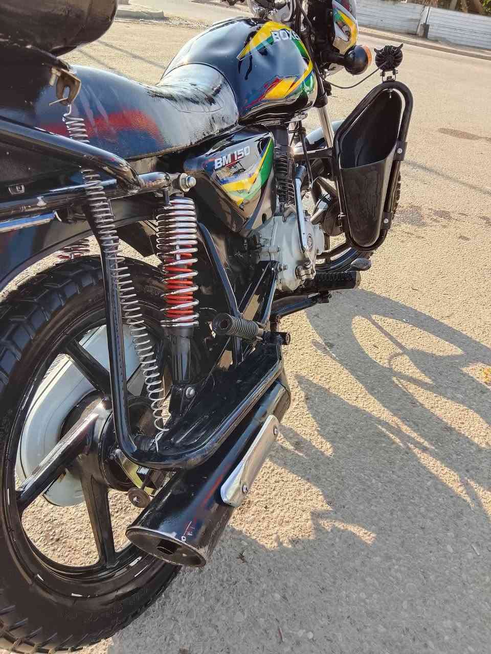 السلام عليكم بوكسر 23 مرقم بس بعدني مامحوله دراجه نفضيه كلشي مابيه فقط التانكي نضرب مطعوج 
ملاحضه مجفت مره وحده سعره 2 مليون وبيه مجال 
الاستفسار...  *********** بي واتساب
