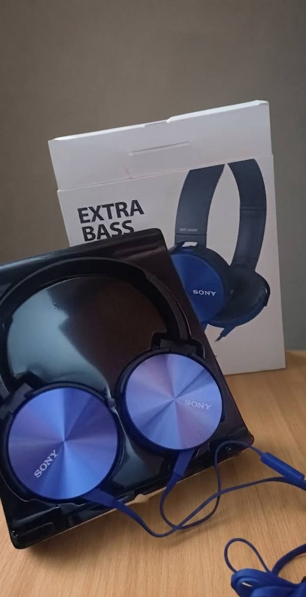 سماعة سوني Sony Extra Bass (MDR-XB450AP)

• ​الموديل: Sony MDR-XB450AP (سلسلة Extra Bass الشهيرة).
• ​الحالة: جديدة تماماً (مفتوحة فقط للفحص والتأكد من الشغل).
• ​الملحقات والكرتون: الكرتون الأصلي متوفر بالكامل (يوجد به شق صغير جداً من الأعلى غير مؤثر ولا يبخس من مظهرها)، والسماعة بداخل علبة العرض الخاصة بها.
• ​صوت ستيريو محيطي مع إطار معدني أنيق باللون الأزرق الميتاليك الفخم.
• ​وسادات أذن مريحة جداً وعازلة للضوضاء الخارجية للاستخدام الطويل.
• ​سلك متين ومقاوم للتشابك يحتوي على ميكروفون مدمج للمكالمات والألعاب

السعر 20 الف دينار عراقي مع التوصيل


**إذا كنت صاحب هذا الإعلان وتريد حذفه لأي سبب، رجاءا أرسل رسالة إلى الدعم الفني**