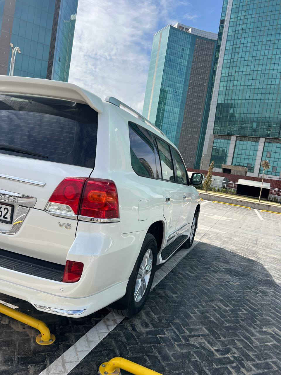 لاندكروزةر  موديل 13  مواصفات جي اكس ار   بريم   .. فول  مكفوله من صبغ بس بيها مكانين تعديل pdr   مكان اربيل  .. للاتصال *********** أربيل, العراق
