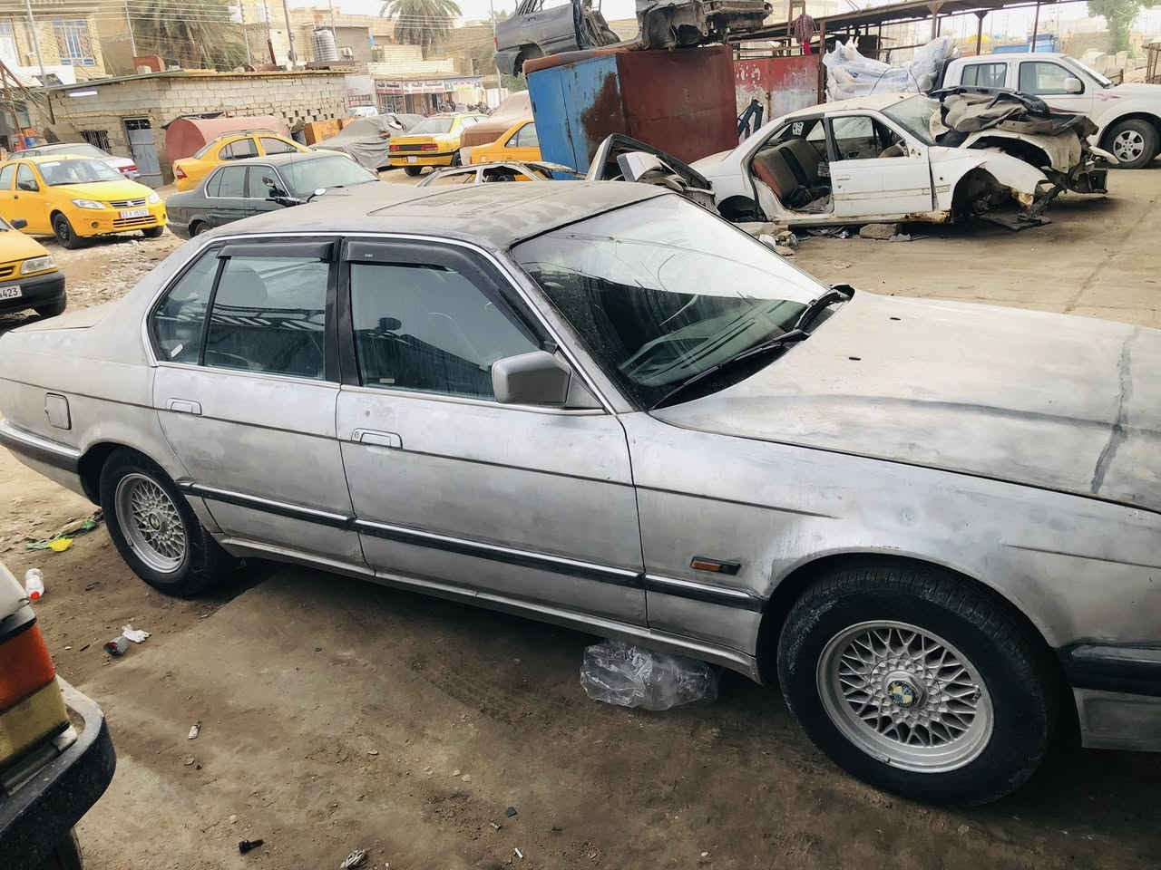 سلام عليكم مكلف بل نشر للبيع BMW 735 موديل 1987 السياره مثل ما موضح بل صور لونها والغرفه المكينه نعمه من الله للاستفسار الاتصال على الرقم ***********
