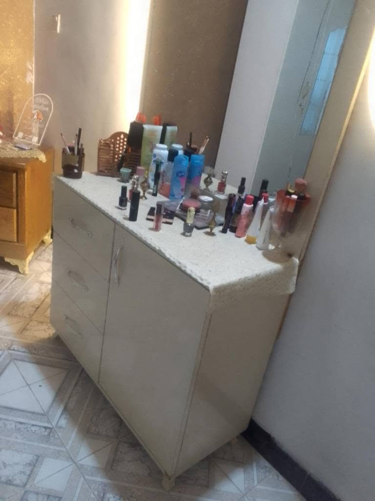 غراض للبيع 
ميز تواليت 70
جربايه 70
كاونتر 60
قنفات 300

*********** كركوك, العراق
