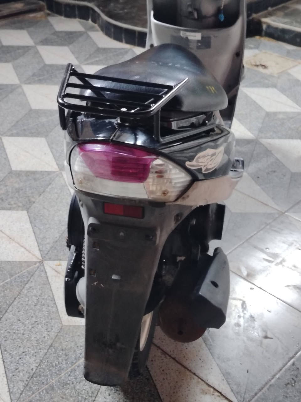 سلام عليكم دراجه ماكس البيع دراجه ما مفتوحه ونضيفه شوفت عينك كله شغاله السعر  650الرقم ***********
