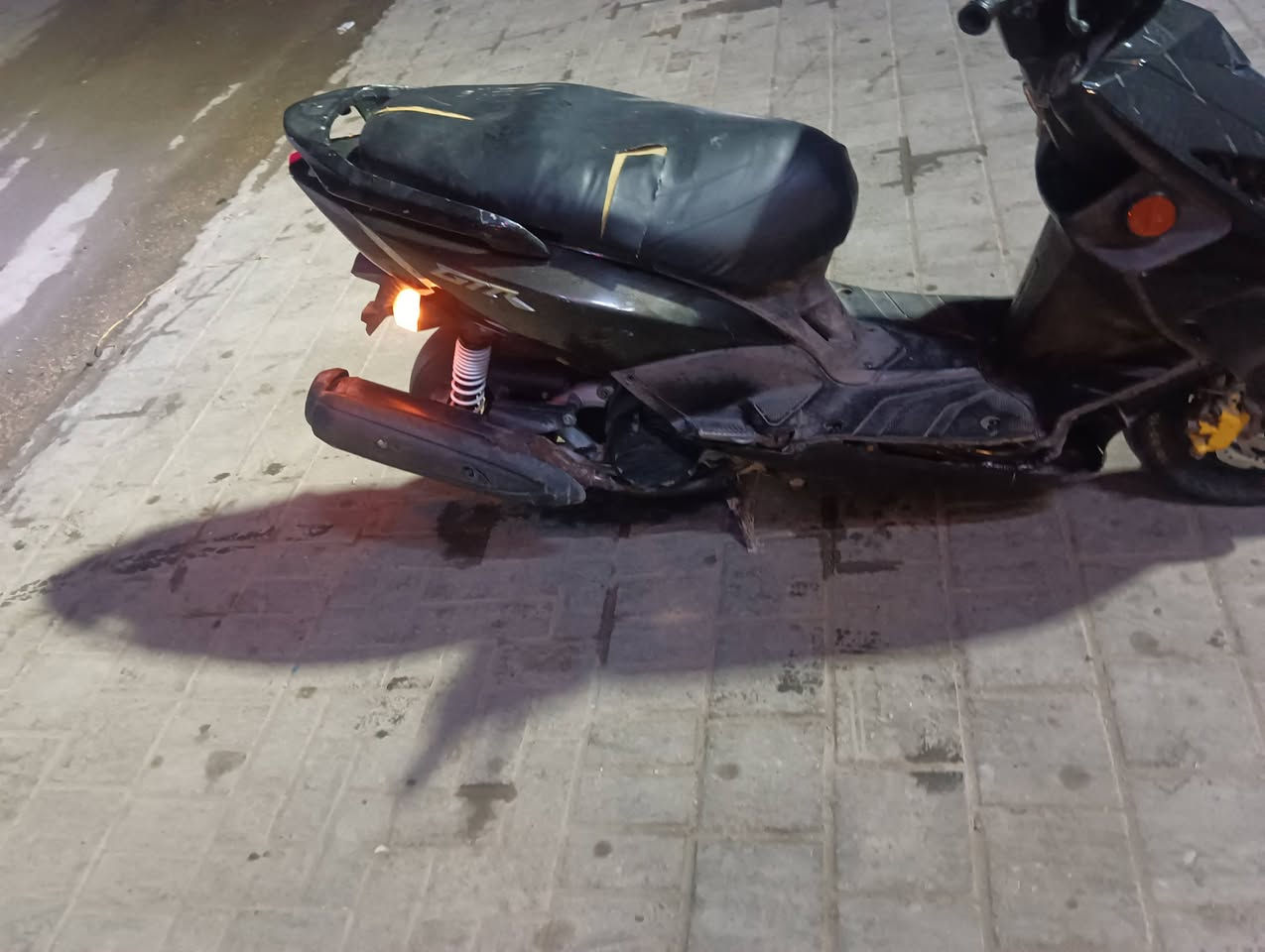 سلام عليكم شباب دراجة لبيع جيتي ار  دراجة كامله نكرة سلف دراجة نقصة تراش وشاير فقط  بكاني بغداد  سعر 650 بيه مجال قليل رقمي ***********
