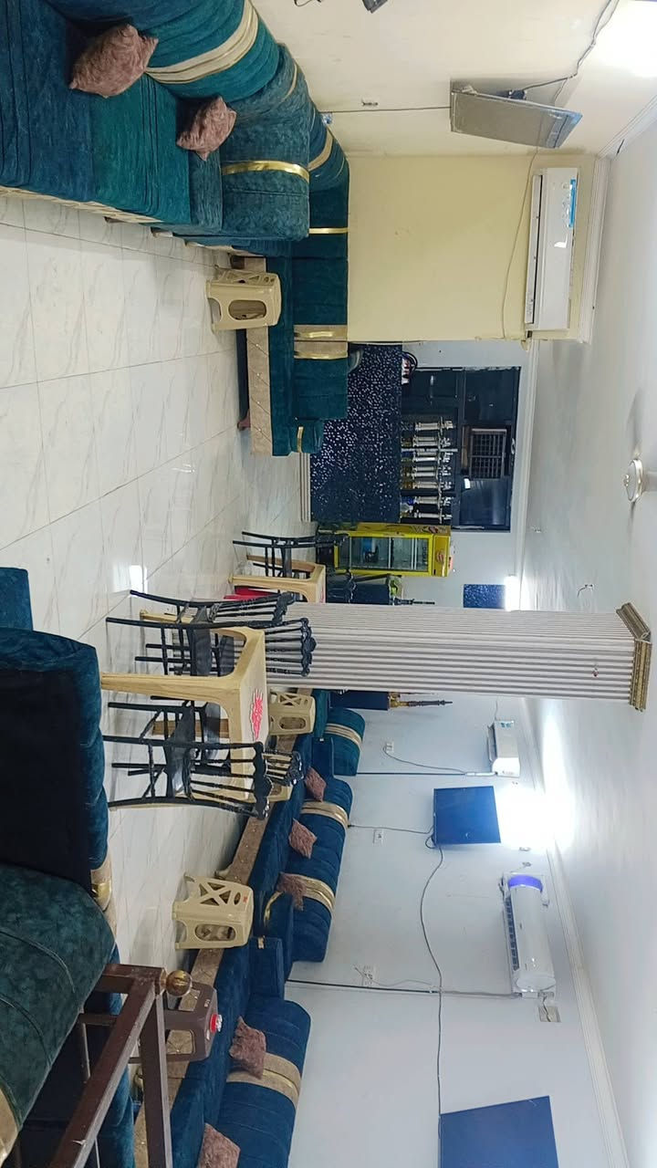 كوفي ليالي المدينة للبيع العنوان بغداد مدينه الصدر شارع الصيانة قطاع 1 يحتوي الكوفي علا ميزين بليارد سوبر ماستر جدد ستعمال قليل و3سبالت تعليك واحد 3طن وثنين علا طنين وثنين مبردات وحده جبيره ام ل1100وثانيه زغيره و20نركيله طه الصلي ماخذ لوحده 140الف و20خشب وعارضه وثلاجه و5بلازمات حجم كبير +منضوتين كاميرات +كراسي بلاستك 25كرسي +4ميوزه دومنه +4دواوين 52نفر ايجارهة لجوه 500ولفوك 250 مال بليارد مدفوع 6اشهر ليكدام يعني 6 أشهر ما تدفع لفوك السعر 12 مليون وبيهة مجال رقم الهاتف ***********
