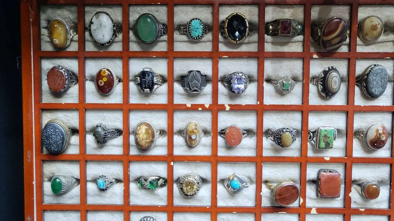 ١٤٠ خاتم شلعة وحدة على ٢٥ الف
بغداد المشتل شارع المطبك قرب دائرة الامانة عمارة البركة ***********
