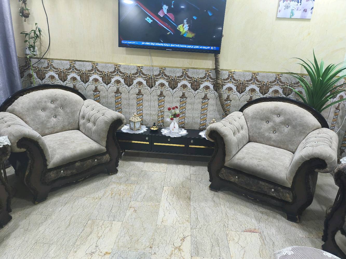 تخم ١٠ مقاعد مابي اي خلل يحتاج تنضيف فقط
عنوان بغداد جديدة