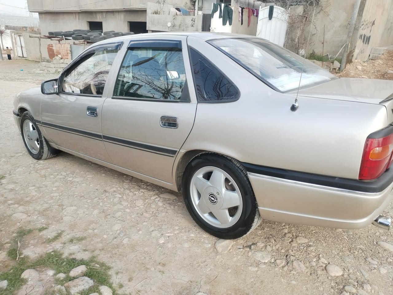 بەناوی خوای گەورە
ئۆپڵ ڤیکترا بۆفرۆشتن 
مۆدێل 1991مەکینە 18 
هەزەی تازەیە سەنەوی تا2031تازەیە
معامەلات کارت بەنزینی بۆکراوە 
سعر 45گڵا قفڵ 
***********
