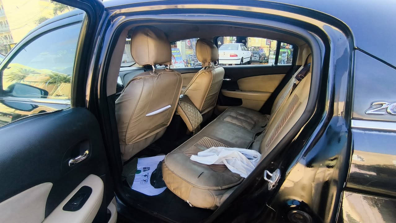 للبيع: كلايزلر C200 موديل 2013 – متانة أمريكية بحضور أنيق

كلايزلر C200 وارد أمريكي، لون أسود يفرض هيبته، سيارة عملية وقوية تناسب الاستخدام اليومي والسفر، وتجمع بين الراحة والأداء.

🔧 المواصفات:

 • الموديل: 2013

 • اللون: أسود

 • العداد: 144 ألف كم

 • المحرك: 2400 سي سي

 • القير: أوتوماتيك 6 نمر

 • المحرك والقير: جدد

 • مانع انزلاق (ثبات عالي بالطريق)

 • شاشة تاب جديدة

 • تبريد ممتاز (كمبريسر شغال) 

 • وارد أمريكي

 • سنوية سارية لغاية 2027

 • باسمي تحويل ثاني يوم

🛠️ الملاحظات (بوضوح ومصداقية):

 • فيشة وغاز ( للكمبريسر)

 • بوربرنات

 • الكشر الخارجي بنسبة 70% (السيارة استخدام يومي مو معرض)

📍 موقع السيارة:

بغداد – حي القاهرة – شارع حسينية آل الرسول

💰 السعر:

68 ورقة

قابل للتفاوض الجدي

📞 للاستفسار ومعرفة باقي التفاصيل:

***********

***********
