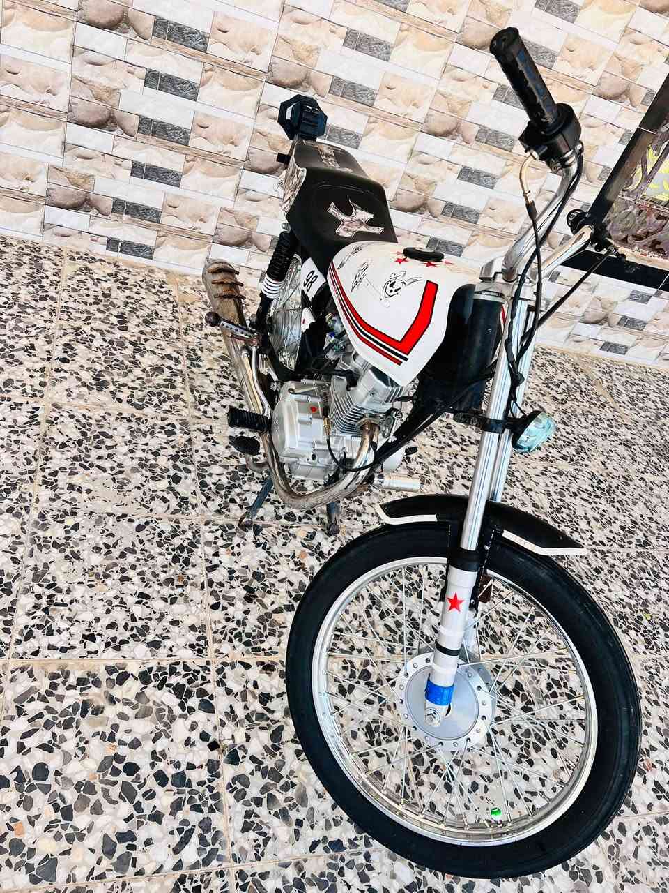 للبيع ✔️ 
سيجي نامه اصلي 
تعمير 25
شاصي 16
مكفوله بس مفتوحه تفيلس 
سعر 675 وبيه مجال قليل 
متواجد خاص 
رجاءً اذا مو شراي لاتراسل


**إذا كنت صاحب هذا الإعلان وتريد حذفه لأي سبب، رجاءا أرسل رسالة إلى الدعم الفني**