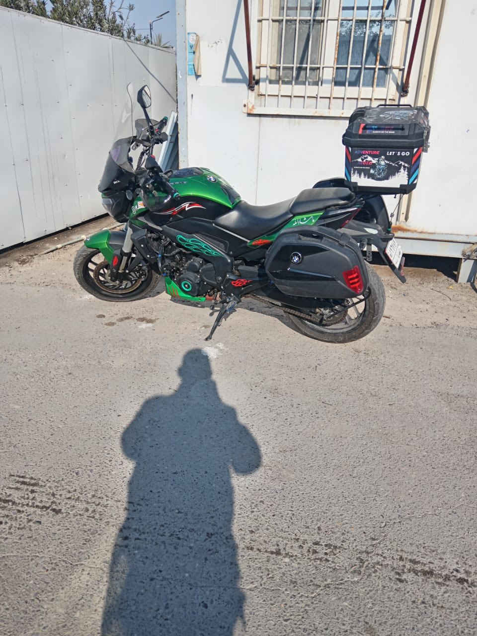 السلام عليكم هاي دراجة من شركة باجاج اسمها دومينار 400 مكينتها 400 رقمها بصرة باسمي مكينتها مفتوحة والغراض شاد من الوكاله وعندي صور إذا تريد تتاكد شلعتها صلوات على محمد الدراجة 6 نمر وهم تگدر تسافر بيها محافظات سعرها 3,000,000 ملايين وبي مجال للاستفسار :*********** واتساب
