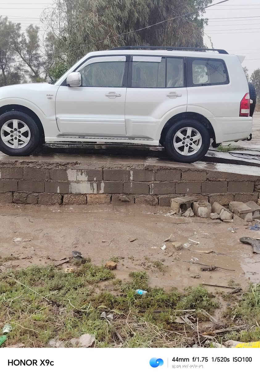 السلام عليكم ورحمة الله وبركاته عندي باجيرو موديل ٢٠٠٦ مكفوله كفاله عامه ما بيه لو قطره صبغ وسوناره موجود رقمه انكليزي بغداد هزه جديده ب اسمي السياره سنويه ل ٢٠٢٩ محرك ٣٨٠٠. سعره ٩٠ وبيه مجال بسيط كلش.***********
