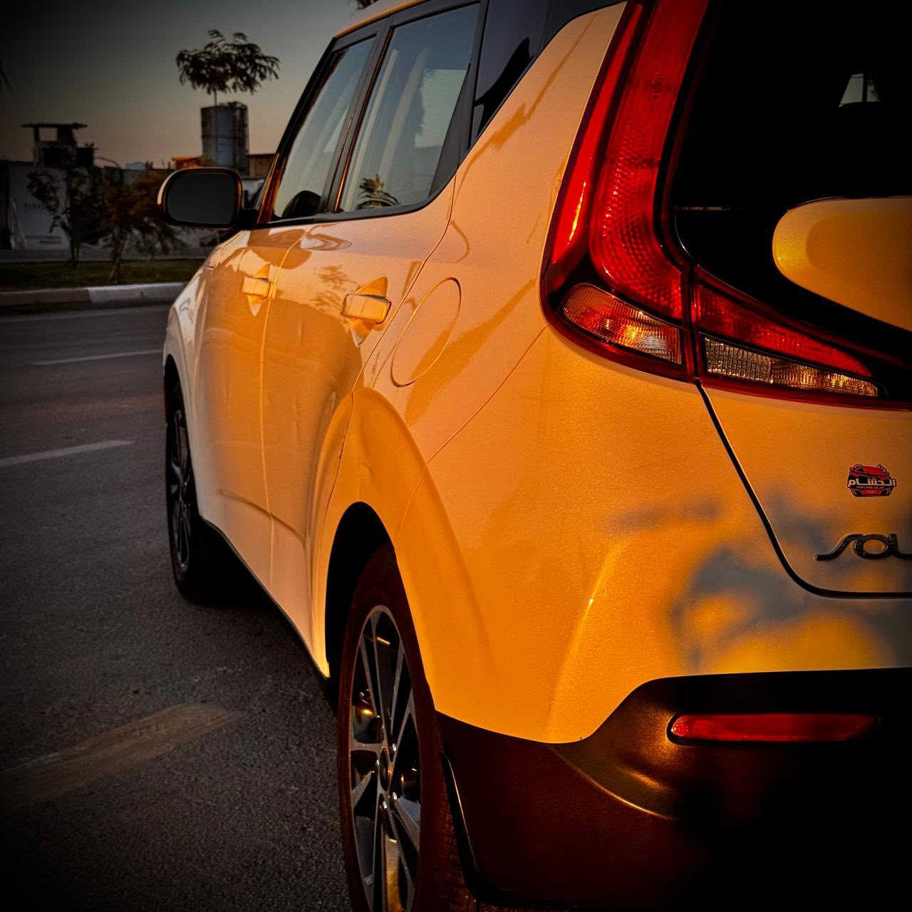 السلام عليكم
كيا صول للبيع موديل 2020 
رقم وهزه جديد 
مواصفات
شاشه/تحكم/كاميرا /محرك 2000 دوش حادث جاملغ امامي فقط بدون دواخل 
ايرباك دركة فقط 
السعر 137 مجال بسيط 
0788 820 9922 
مكان السياره حي الجهاد
