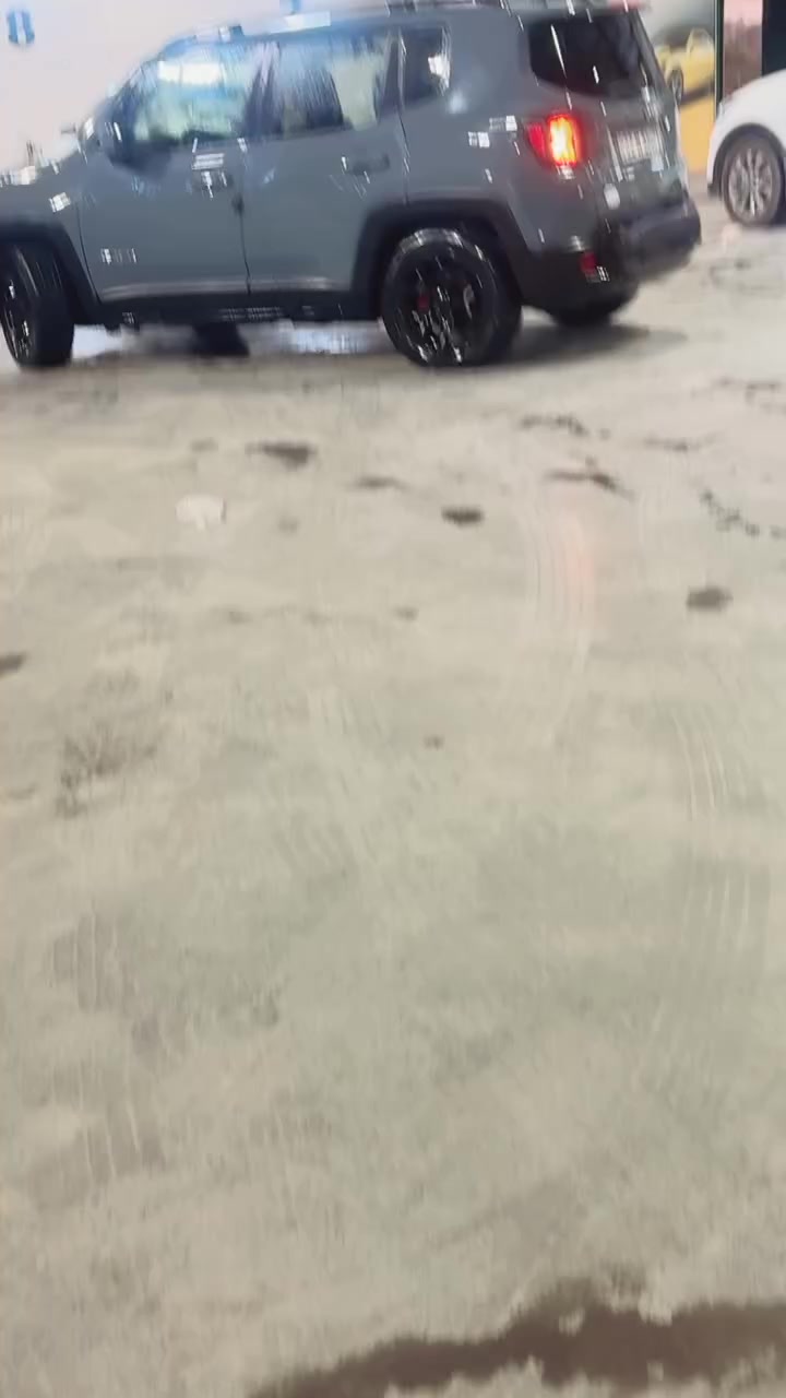 السلام عليكم رمضان كريم عليكم
اقره تفاصيل كامله سياره بسعر البلاش وقبل الفطور 
جيب رنكليد 2017 
اربيل الجديد
سياره حادثه مبين بل صور 
محرك 2400
كير محرك تبريد 
حداديه نص ونص 
عندك مراوس 
بيع 
بخدمتكم واذا اكو 7 راكب 6 راكب سياحي اراوس 
السعر 100 
شده بيه مجال كلش قليل
***********
واتساب
