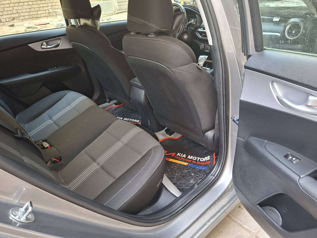 السلام عليكم كيا فورتي موديل 24  بغداد باسمي محرك 2000  دوش رقمها بغداد باسمي تحويل مباشر سنويه وهزه جديده حادثها موضح بالمنشور كامرا وشاشه وتحكمات وهيتر كشن وستيرن لايت عدسه زينون لد نهاري ماشية ٨ الاف فقط بيها نص بنيد صبغ وجاملغ تبديل لغد وشواصي كفاله  سعرها 152$ وبيها مجال للطيبين *********** مكان السياره بغداد شارع حيفا
