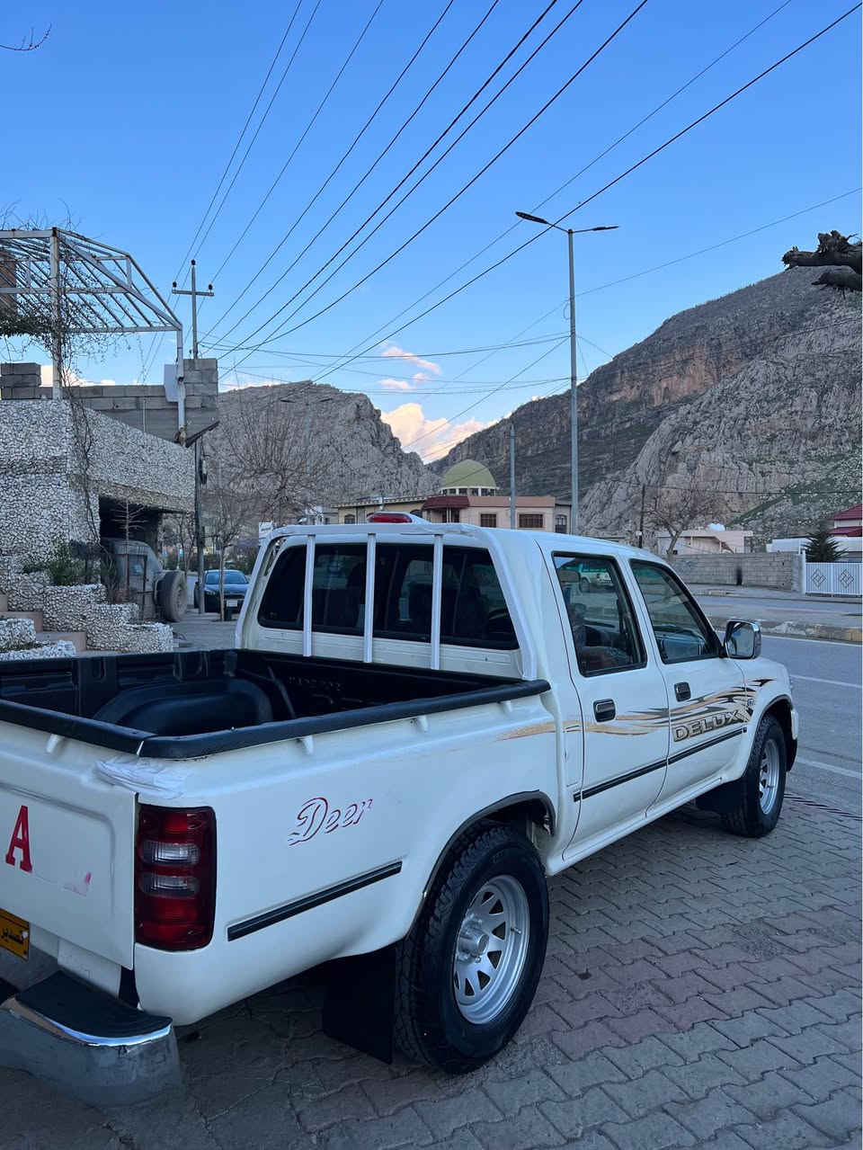 پیکەب دێر مۆدێل 2007 
مەنەفێست ئەسڵێ 

173 هەزار حەقیقی ڕۆشتوە 
مەکینەی نەکراوەتەوە 
گێر ئەکسل بەشەرت 
چوار تایە نوێ 
کارەبایات بەشەرت 
دەعامی بۆ دەعامی بەشەرت 
بێ بۆیاغ 

***********
*********** سوران, أربيل
