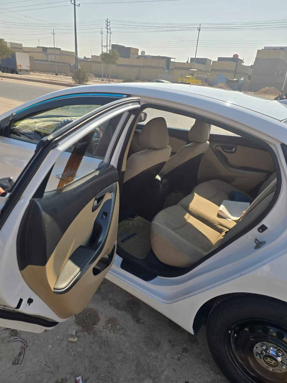 السلام عليكم هونداي النتراى 
موديل 2013 
محرك 1600كير مكفولة بيه قطعتين بدون دواخل 
سياره جاهزه من كير مكينه حداديه تبريد كهربائيات تخم تاير سياره ماذب عليه الف 
مكان نجف
السعر 110وبيها مجال
مكلف بل نشر رقم صاحب السياره *********** النجف, العراق
