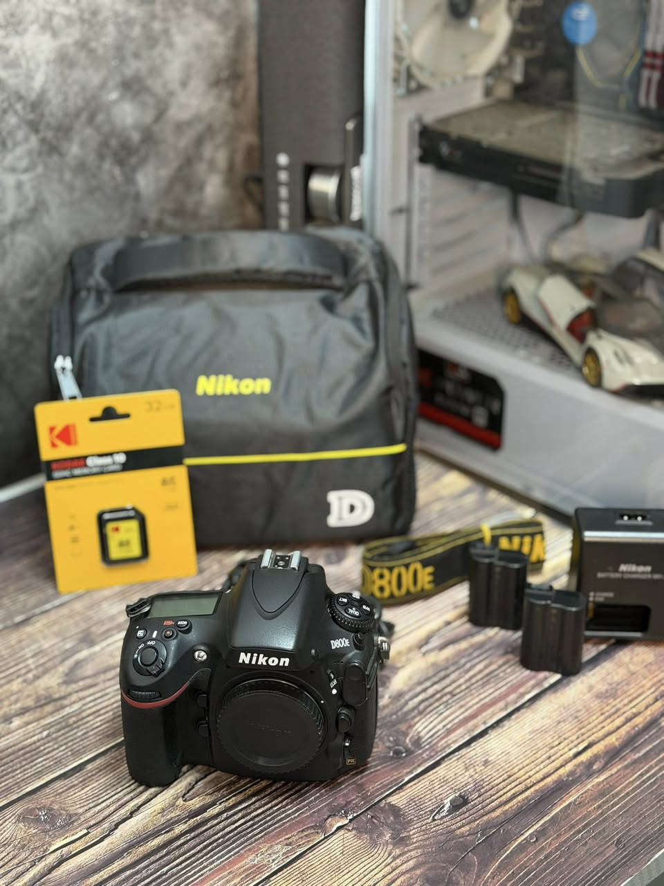 📸🔥 Nikon D800E Body 🔥📸
كامرة فل فريم احترافية بدقة عالية جداً ومناسبة للتصوير التجاري، البورتريه، الطبيعة وتصوير المنتجات 👌

✅ الحالة: مستعمل بنضافة 99% (نظيفة جداً)
✅ عدد الشترات: فقط 35 ألف
✅ السعر: 1,125,000 دينار فقط

🎁 الملحقات:
 • جنطة 🎒
 • الشاحن
 • حزام
 • بطارية بلادي 🔋
 • رام 32GB هدية 🎁

⸻

🔎 أهم المواصفات:
• حساس Full Frame بدقة 36.3 ميكابكسل
• نسخة E بدون فلتر Low Pass لحدة تفاصيل أعلى 🔥
• نظام فوكس 51 نقطة تركيز
• تصوير مستمر 4 صور بالثانية
• ISO قوي وأداء ممتاز بالإضاءة الضعيفة
• هيكل متين مقاوم للظروف

كامرة تعطيك تفاصيل حادة جداً وجودة احترافية بسعر مناسب 🔥

📩 للاستفسار أو الحجز مراسلة الصفحة
🚚 توصيل مجاني داخل العراق 🆓

إذا


**إذا كنت صاحب هذا الإعلان وتريد حذفه لأي سبب، رجاءا أرسل رسالة إلى الدعم الفني**