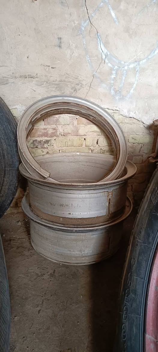 السلام عليكم يوجد ويل صاج الماني و هنكاري 16 ملم لون فضي 
المكان التاجي 
الاستفسار أو الاتصال 
***********
‏‪***********‬‏
