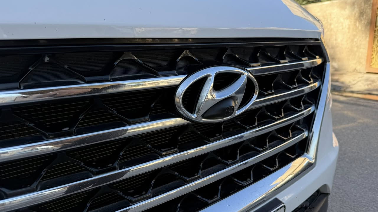 سياره توكسان خليجي للبيع 

موديل ٢٠٢٠

فوووول مواصفات ١/١ عدا البانوراما 

⬅️رقم بغداد الدولي الجديد

 مشروع وطني مجددة الى سنة ٢٠٣٠

ماشية 46 الف كم فقط

السيارة ب اسمي 

وقبل ايام داخلة هزه 

ومحول الرقم الجديد 

ومجددة السنوية ٥ سنوات

يعني من كلشي كاملة الياخذه مجرد تحويل ثاني يوم

السيارة مكفوله كفالة عامة 

⬅️السياره فول 

جديدة حتى الغراض والعدة  كلهم بعدهم بنايلون الشركة 

والفابلون مال سيارة

والسيارة تايرات تخم جديد قبل ايام شديته

 حتى الجداحة بعده بنايلون الشركة ممستخدمة

والاسبير المقدس منازل

والنايلونات ال بل ارضيات هسه شلته بعده ع وضعية الشركة

مواصفاته /

بصمة تشغيل

بصمة ابواب

٣ انضمة قيادة

٢ كرسي كهرباء

أريل نفكيشن

شاشه أبل كار بلي 

الداخل كشنات مخمل جان مدوشمه من استلامه من الشركة وهسه شلته محد كاعد عليه 

شاحن واير ليس

٢ لدات امامية 

ثلاجه بلجكمجه

محرك ٢٠٠٠ دوش

اي بي اس

فول تحكم ستيرن

الدوسات علامة توكسان 

حاجب نهاري

كشافات زينون

الدشبول والغرفه الداخلية كله فايبر كاربوني

حساس امامي
كامره اماميه بلاديه 

حساس خلفي

كاميرا خلفية دوارة

مري شفط ويا القفل

نضام ترحيب

ويل ١٨

مخرج Aux 

مخرج usb

لد امامي 

لد خلفي

مثبت سرعة

اشاير بلمري

يدات نيكل 

قطعتين تبريد

⬅️والسيارة ع ايد وحدة من طالعه من الشركه

⬅️ مكان السيارة بغداد حي الاعلام قرب جامع عمر 

والسيارة داخله هزه جديد قبل ايام ومتحول الرقم الجديد ومجددة 

يعني الياخذة مجرد تحويل

السياره سعره ٢١٩ ورقه 

( دفترين و ١٩ )

مكان السيارة بغداد

وهذا رقمي
***********
