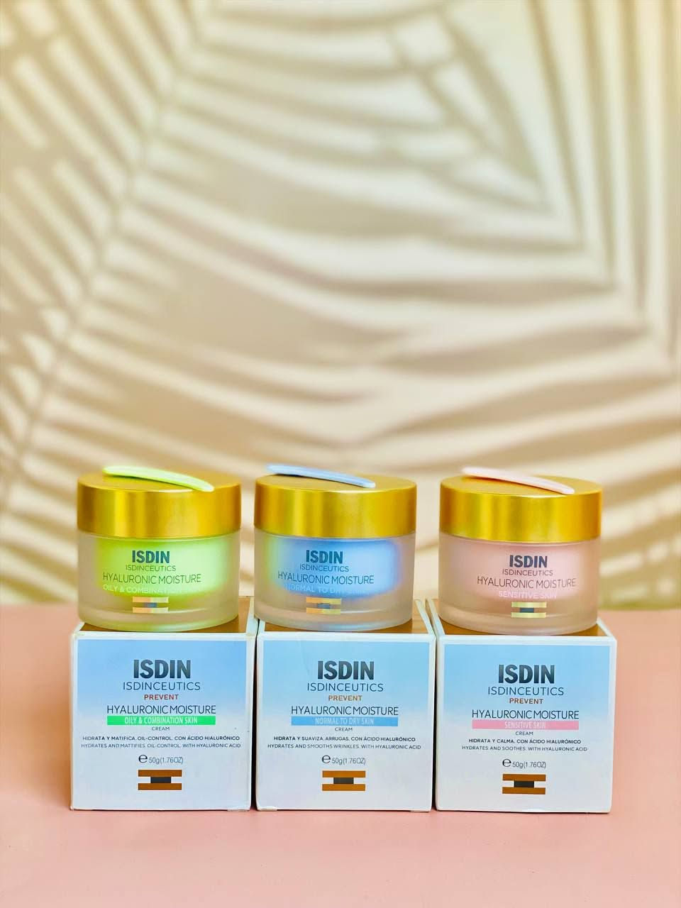 ✨ كريمات ISDIN Hyaluronic Moisture الأصلية – ترطيب احترافي حسب نوع بشرتج ✨

هاي المجموعة تعتبر من أقوى كريمات الترطيب الطبية من شركة ISDIN الإسبانية 🇪🇸، تعتمد على حمض الهيالورونيك الي معروف بقدرته العالية على جذب وحبس الرطوبة داخل البشرة، حتى تبقى ناعمة، ممتلئة، وصحية 💧

هسه نشرح كل نوع بالتفصيل 👇

🟢 أولاً: الأخضر – للبشرة الدهنية والمختلطة (Oily & Combination Skin)
✔️ يرطب البشرة بدون ما يخليها دهنية
✔️ ينظم إفراز الدهون ويقلل اللمعان
✔️ يخفف مظهر المسام الواسعة
✔️ قوامه خفيف جداً ويمتص بسرعة
✔️ مثالي للبشرة الي تعاني من دهون وحبوب

🌟 النتيجة: ترطيب متوازن بدون أي دهن أو ثقل

🔵 ثانياً: الأزرق – للبشرة العادية والجافة (Normal to Dry Skin)
✔️ ترطيب عميق يدوم طول اليوم
✔️ يعالج الجفاف والتقشر
✔️ ينطي نعومة ومرونة للبشرة
✔️ يقلل الخطوط الرفيعة الناتجة من الجفاف

🌟 النتيجة: بشرة ناعمة، ممتلئة، وصحية
🌸 ثالثاً: الوردي – للبشرة الحساسة (Sensitive Skin)
✔️ يرطب ويهدئ البشرة الحساسة
✔️ يقلل الاحمرار والتهيج
✔️ لطيف جداً وما يسبب تحسس
✔️ يقوي حاجز البشرة
المنشأ أسبانيا الأصلي  🇪🇸

سعر القطعة ؟؟


**إذا كنت صاحب هذا الإعلان وتريد حذفه لأي سبب، رجاءا أرسل رسالة إلى الدعم الفني**